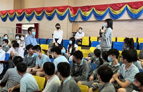 Professor Wakam CHANG shares tips on further studies with local high school students