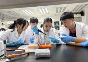 UM FHS holds ‘The Pursuit of Research’ to inspire secondary school students’ interest in biomedical sciences
