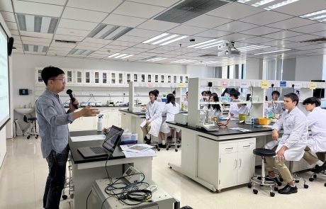 FHS Organises ‘Science in Action’ Workshop to Enhance Secondary School Students’ Hands-on Experience in Experiments