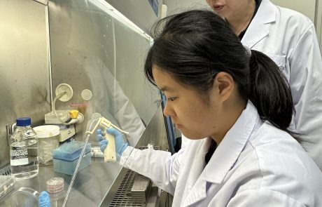 澳大健康科學學院實驗室實習計劃激發本地青少年對生物醫藥學研究的熱情